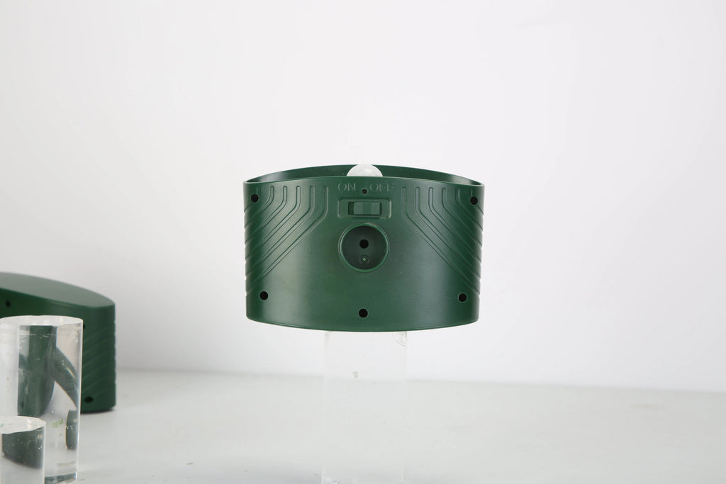1Pc Solar Ultrasonic Animal Repeller PIR Sensor Animal Repellent Chaser With Flashing Light IPX4 Waterproof For Chasing Deer Raccoon Squirrel Rat Skunk Rabbit Mole Dog Cat Snake Smart Desion