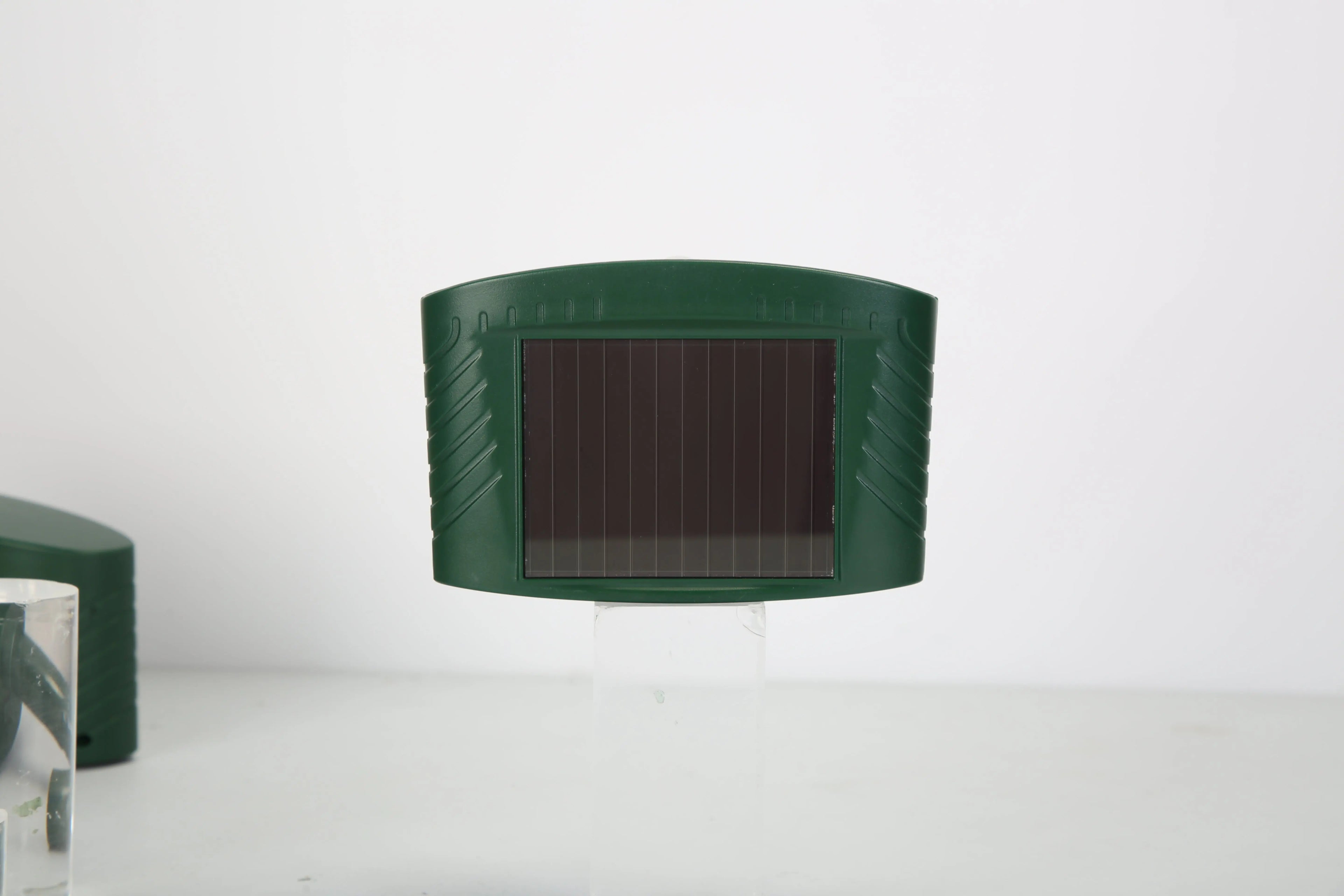 1Pc Solar Ultrasonic Animal Repeller PIR Sensor Animal Repellent Chaser With Flashing Light IPX4 Waterproof For Chasing Deer Raccoon Squirrel Rat Skunk Rabbit Mole Dog Cat Snake Smart Desion